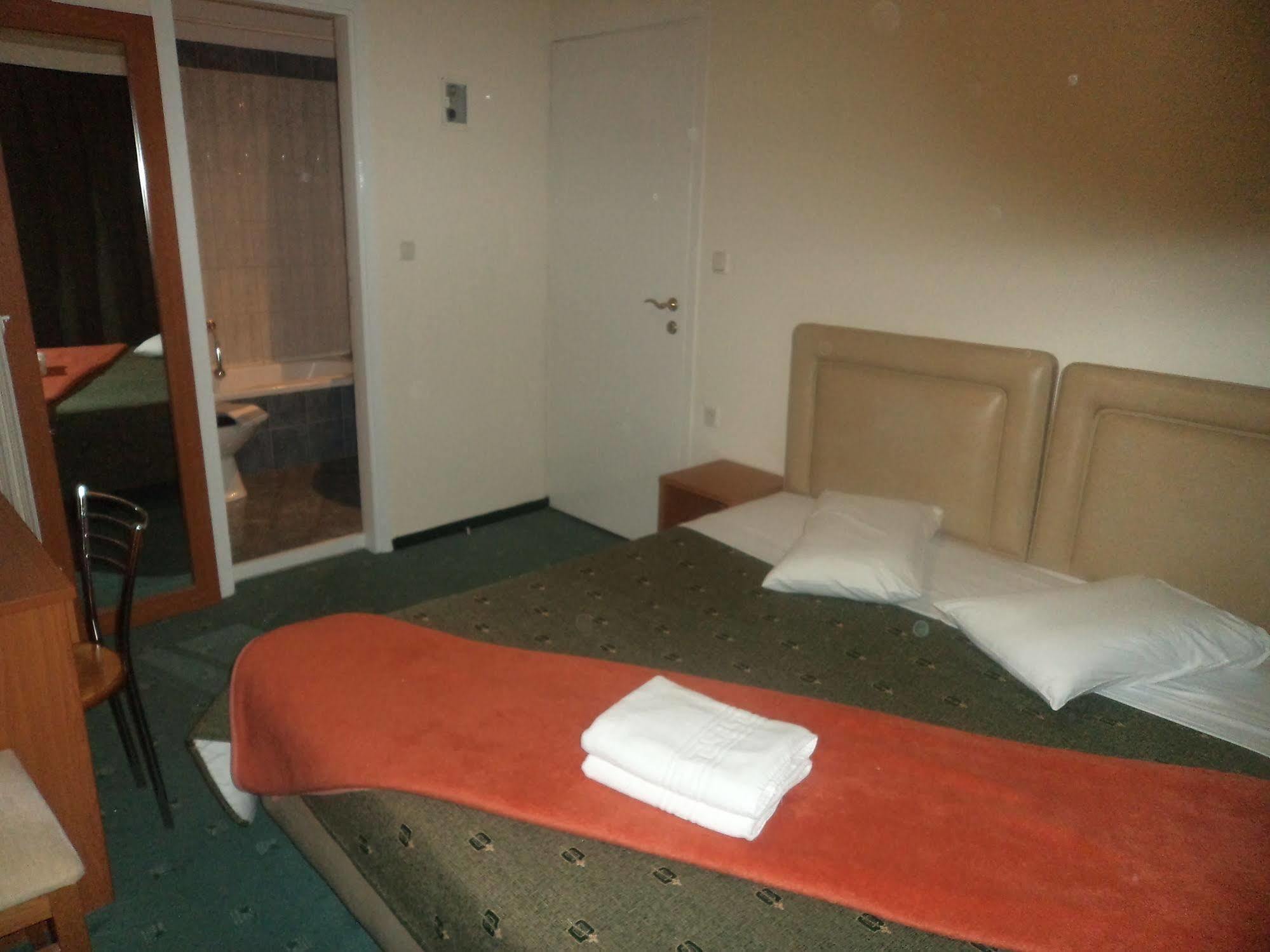 Nestorion Hotel Atene Esterno foto