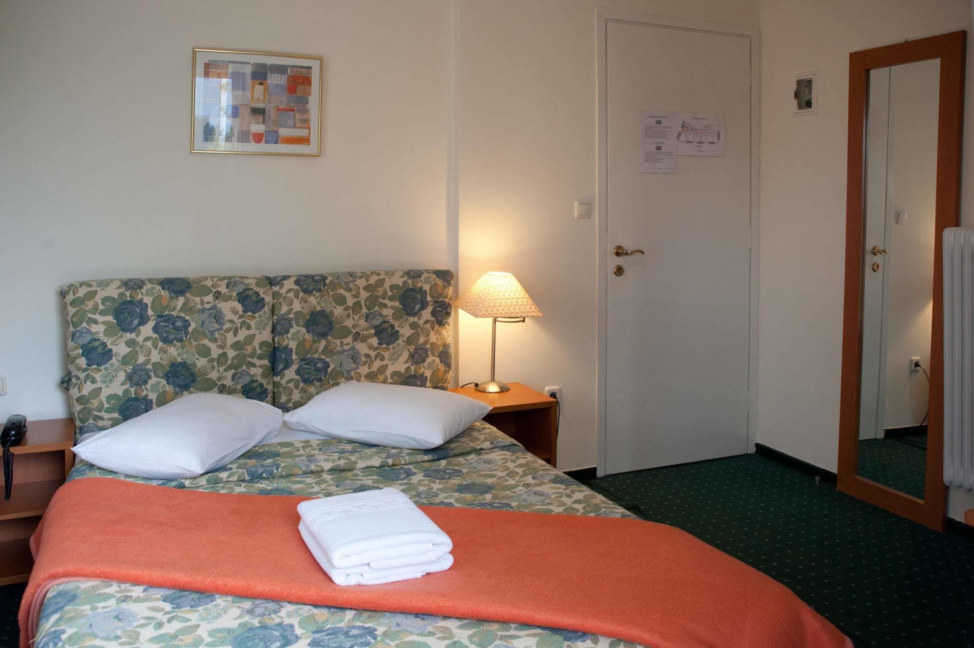 Nestorion Hotel Atene Esterno foto